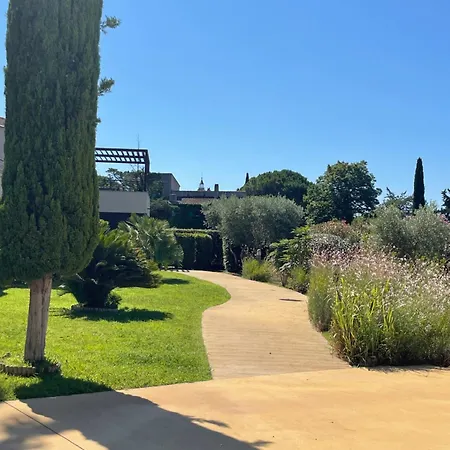 Mas De Constance 아파트